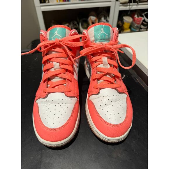 Nike Air Jordan 1 Mid Crimson Pulse Size 7y/W8.5 - 555112-814 - Picture 3 of 8